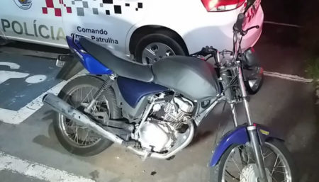 Polícia Militar recupera moto roubada no Campos Verdes e apreende menor