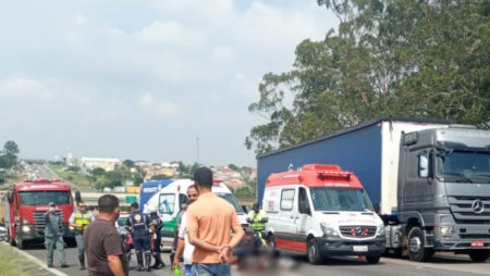 Motociclista morre após colidir contra caminhão na SP-101 em Hortolândia