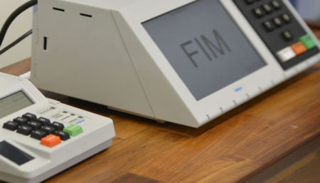 Para fazer tudo certo na urna, eleitor pode treinar pela internet