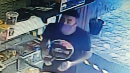 Homem armado assalta panificadora após pedir 3 reais de pão, em Hortolândia