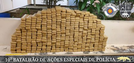 10° BAEP detém 3 indivíduos que transportava 375 tijolos de maconha