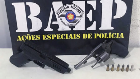 1° BAEP detém dupla após roubo de veículo de técnico de telecomunicações 