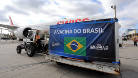 Com 10,8 milhões de doses, Estado de SP garante estoque para iniciar vacinação