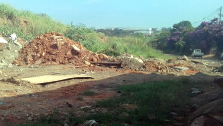 Moradores denunciam descarte irregular no Jardim Novo Ângulo