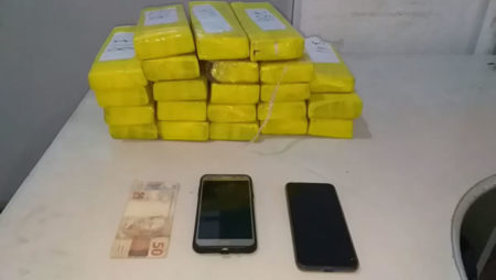 Força Tática prende três indivíduos ao serem flagrados com tijolos de maconha