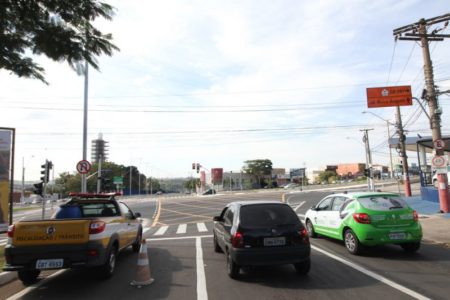 Motoristas que perderam placas de veículo durante temporal podem procurar a Prefeitura