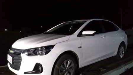 Três menores roubam veículo de motorista por aplicativo e acabam detidos pela PM