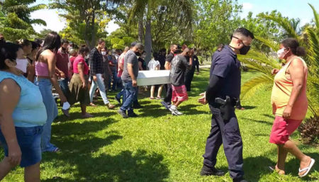 Dor e comoção no velório de Maria Clara estuprada e morta pelo padrasto