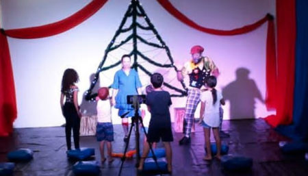 Teatro, pinturas e Papai Noel a distância está na Casa de Natal em Hortolândia