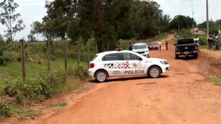 Corpo é localizado em estrada de terra em área rural, em Campinas 