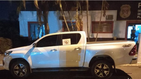 Dois são detidos com veículo roubado no Parque São Miguel