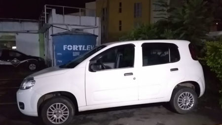 Polícia Militar apreende adolescente com carro furtado e emplacamento adulterado 