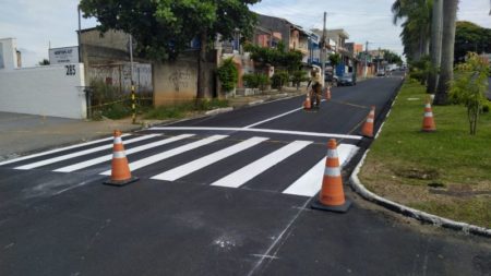Avança implantação de sinalização viária no primeiro trecho da Av. Anhanguera, após recape