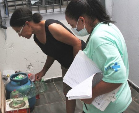 Hortolândia realiza pesquisa sobre quantidade de larvas de Aedes aegypti em casas do município