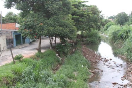 Afluente do Ribeirão Jacuba será canalizado no trecho que passa pelo bairro Chácaras Reymar
