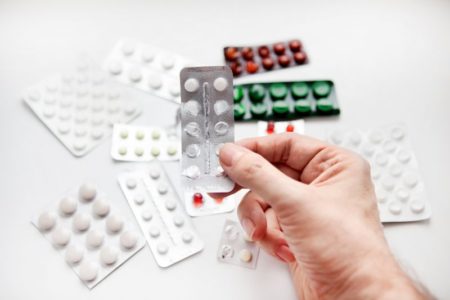Medicamentos vencidos podem ser entregues para descarte no lixo hospitalar das unidades de saúde