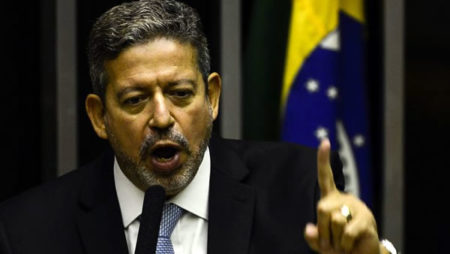 Arthur Lira é eleito presidente da Câmara em 1º