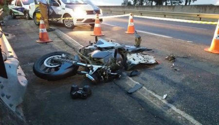 Motociclista morre após se envolver em acidente na SP-101