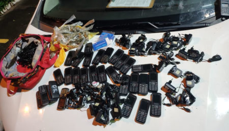 Duas mochilas foram encontradas com eletrônicos e drogas no CPP Ataliba Nogueira