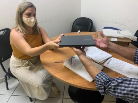 Gestores da rede municipal de Educação de Hortolândia recebem computadores