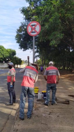 Placas de trânsito passam por manutenção em Hortolândia
