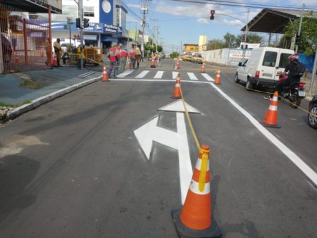 Prefeitura reforça sinalização de solo em ruas do Jd Rosolém