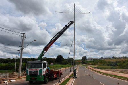 Prefeitura implanta postes ornamentais em mais um trecho da avenida Panaíno