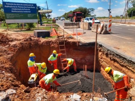 Prefeitura intensifica obra de construção do portal de entrada na av. Tereza Ana Cecon Breda