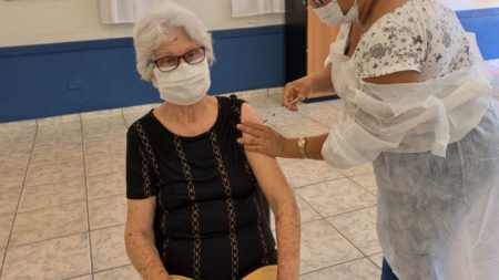 Prefeitura de Hortolândia continua com imunização de idosos contra a COVID-19