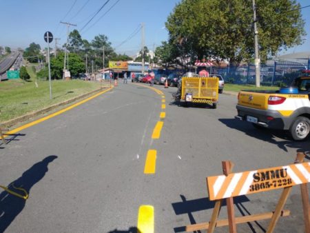 Para evitar estacionamento irregular, Prefeitura reforça sinalização em ruas próximas à farmacêutica EMS