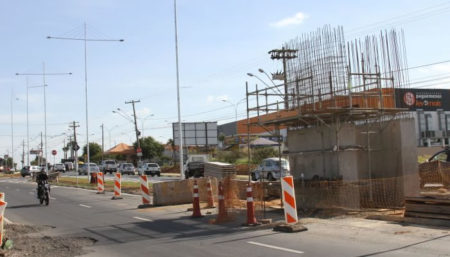 Avança obra de portal de boas-vindas na av. São Francisco de Assis