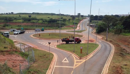 Mutirão de poda do mato na Estrada do Panaíno e em diversos espaços públicos