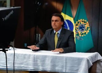 Em dia de mais de 3 mil mortes no Brasil, Bolsonaro diz que país será autossuficiente na produção de vacinas
