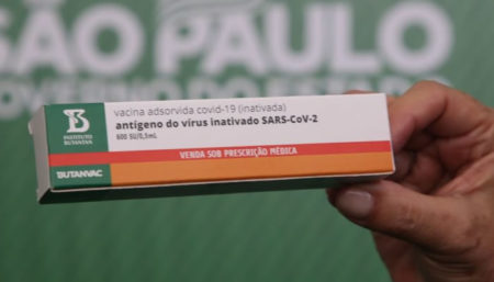 Butantan produzirá  a vacina no país, consequentemente possibilitando a vacinação em massa