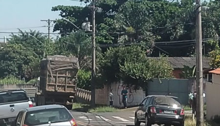 Rota de caminhões de lixo de Campinas causa transtornos aos moradores de Hortolândia
