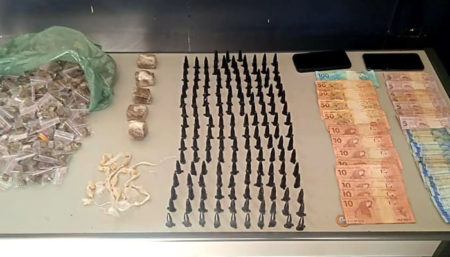 Policiais militares da 4° Cia apreendem três menores na prática de tráfico de drogas 