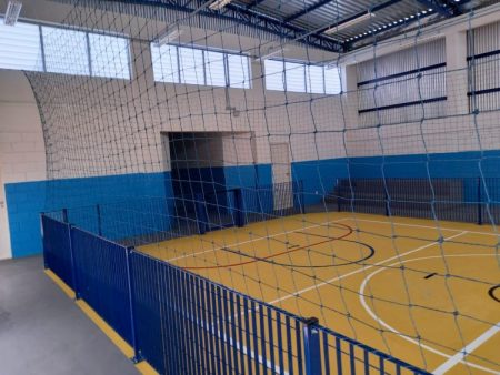 Quadra do barracão em obra no Cier é pintada