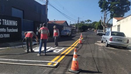 Ruas na região do Jardim Rosolém ganham reforço na sinalização de solo