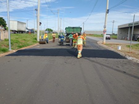 Implantação de lombadas altera trânsito na Avenida Olívio Franceschini até terça-feira (02/03)