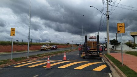 Avenida Panaíno ganha lombadas próximo ao Centro de Especialidades Médicas