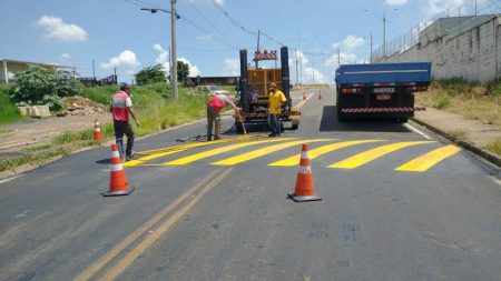 Para reforçar segurança viária, Avenida Panaíno ganha terceira lombada