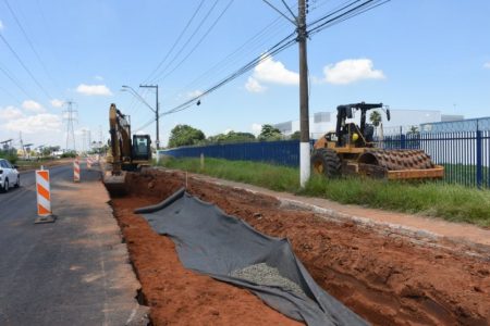 Avança obra da terceira faixa para veículos na av. da Emancipação