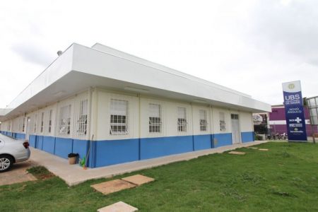 Pacientes que precisam ir às unidades de saúde devem ir sem acompanhante para evitar aglomeração