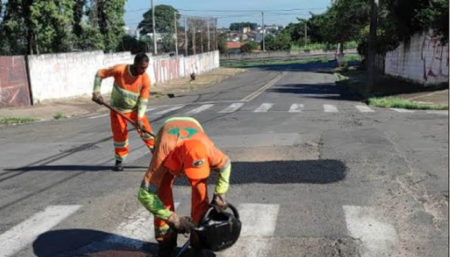 Prefeitura encerra semana com Tapa-Buraco nas vias marginais à SP-101
