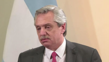 Presidente da Argentina testa positivo para covid-19