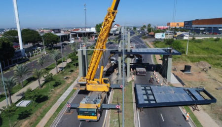 Portal de boas-vindas da avenida São Francisco de Assis recebe cobertura metálica