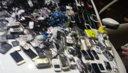 Agentes de Escolta Penitenciária apreendem mais de 200 aparelhos eletrônicos nas proximidades da PI de Hortolândia