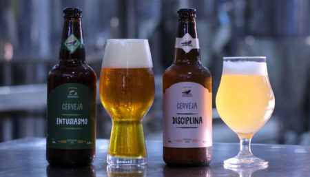Em novo projeto, Sanhaçu veste rótulos criativos para estimular quem gosta de cerveja