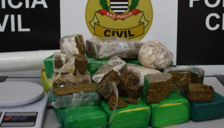 Polícia Civil prende homem que guardava porções e tijolos de maconha dentro de guarda-roupa