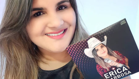 Cantora Erica Barbosa lança o primeiro disco autoral